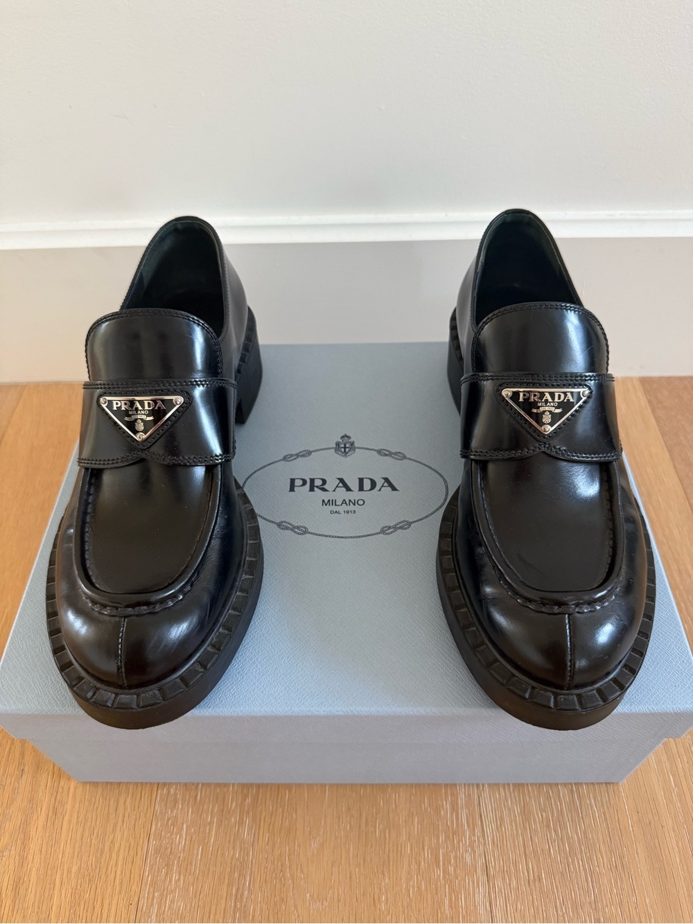 Prada Womens black Brushed Leather Loafers Shoe Size 8 US 38 EU - Picture 2 of 11